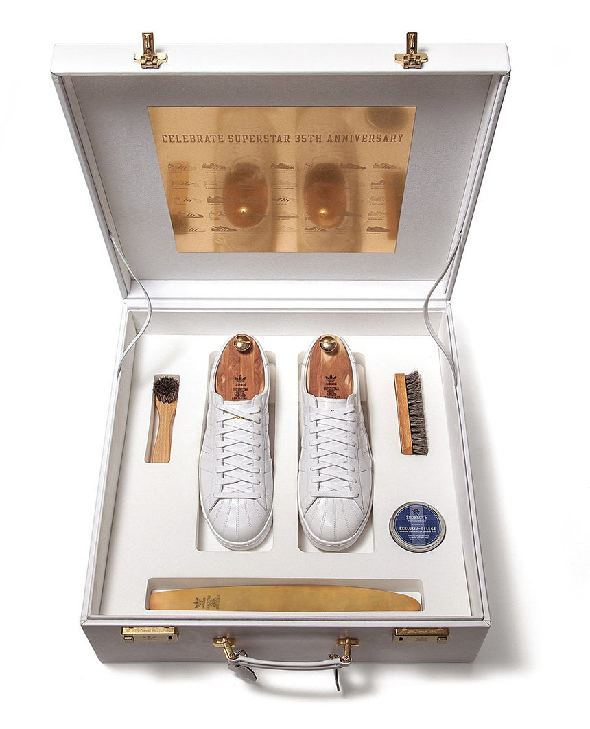SNEAKER FREAKER: The Ultimate Sneaker Book